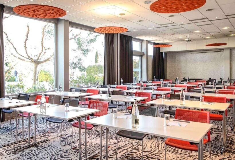 Отель Ibis Cavaillon Portes Du Luberon