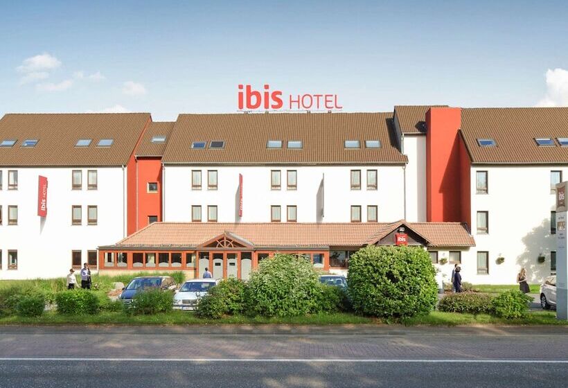 בית מלון כפרי Ibis Charleroi Airport Brussels South