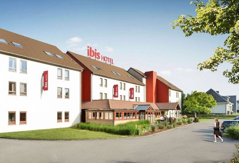 בית מלון כפרי Ibis Charleroi Airport Brussels South