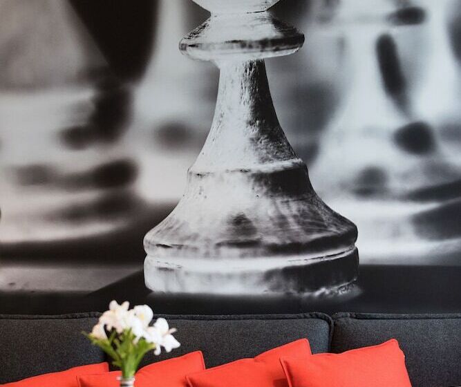 בית מלון כפרי Ibis Charleroi Airport Brussels South