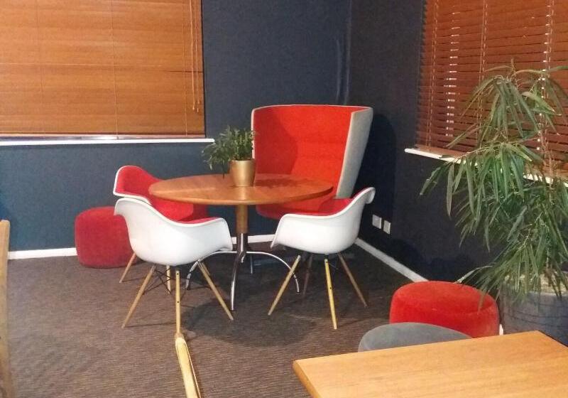 هتل Ibis Chesterfield North  Barlborough