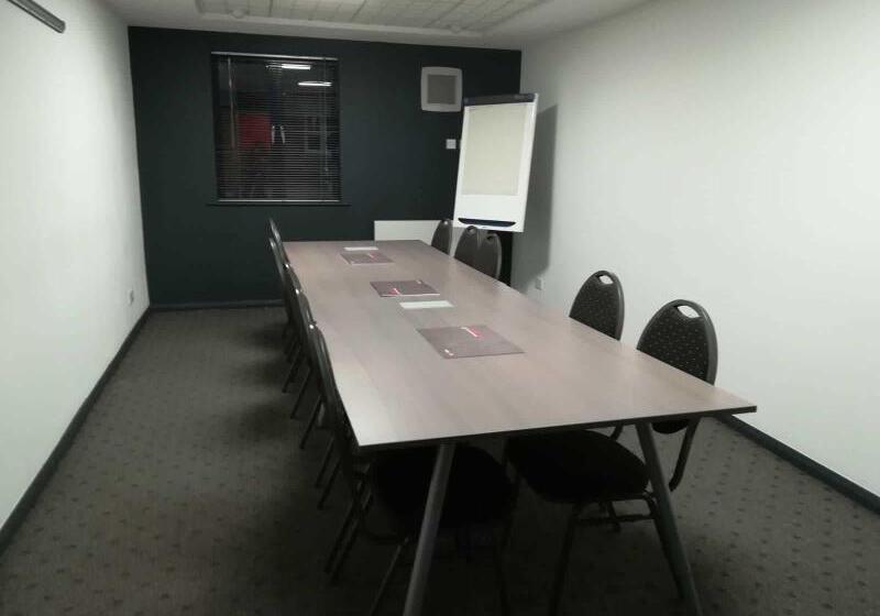 هتل Ibis Chesterfield North  Barlborough