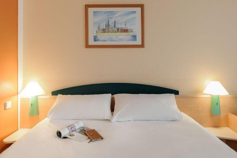 בית מלון כפרי Ibis Jena City