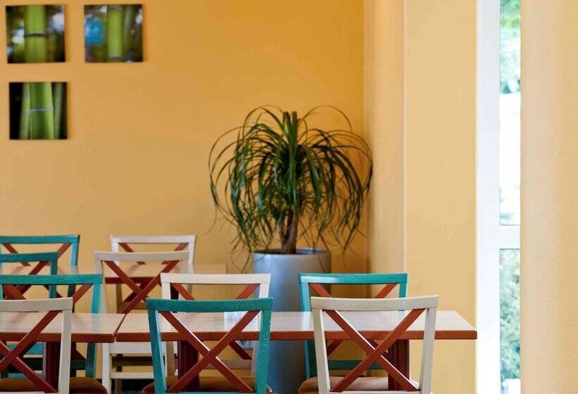 هتل Ibis Köln Frechen