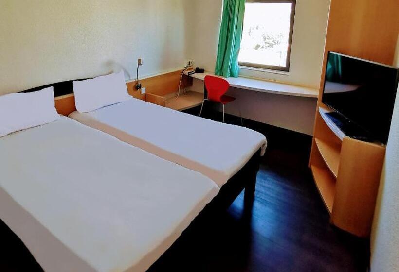 Отель Ibis Leiria Fatima