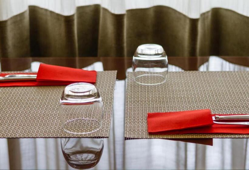 Отель Ibis Leiria Fatima