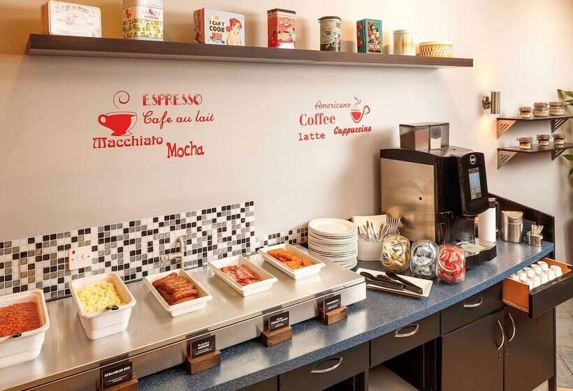 Отель Ibis Lincoln