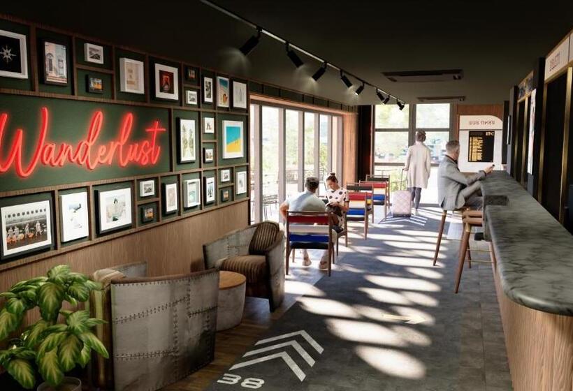 Отель Ibis Styles London Gatwick Airport