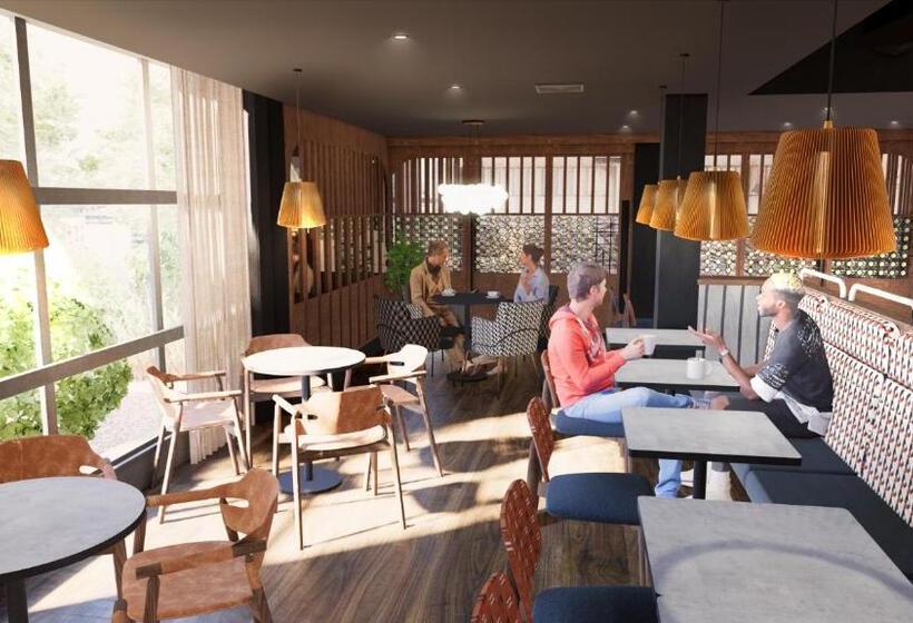 Отель Ibis Styles London Gatwick Airport