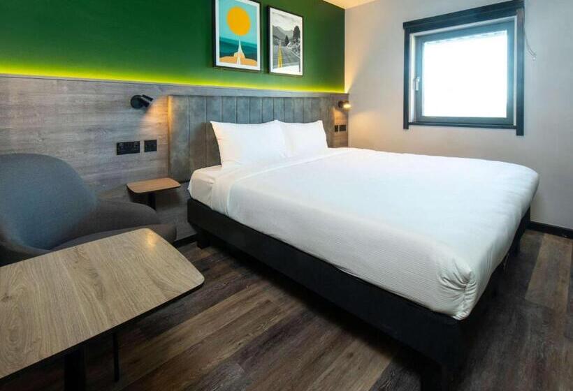 Отель Ibis Styles London Gatwick Airport