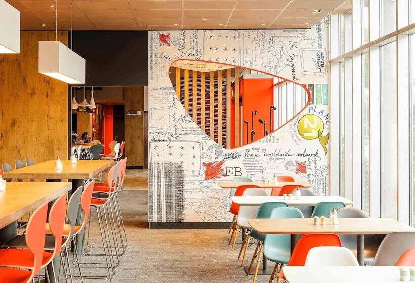 בית מלון כפרי Ibis Luebeck City