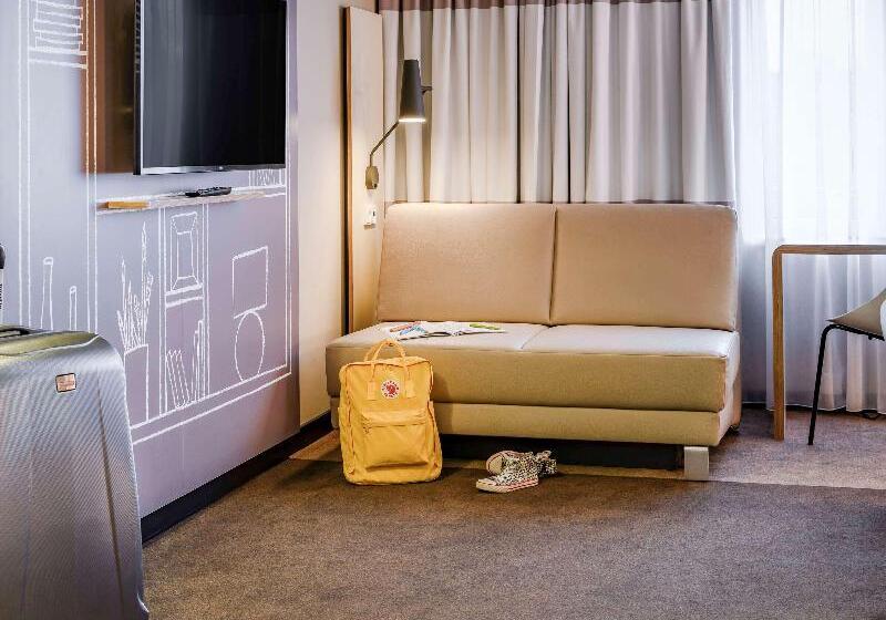 בית מלון כפרי Ibis Luebeck City