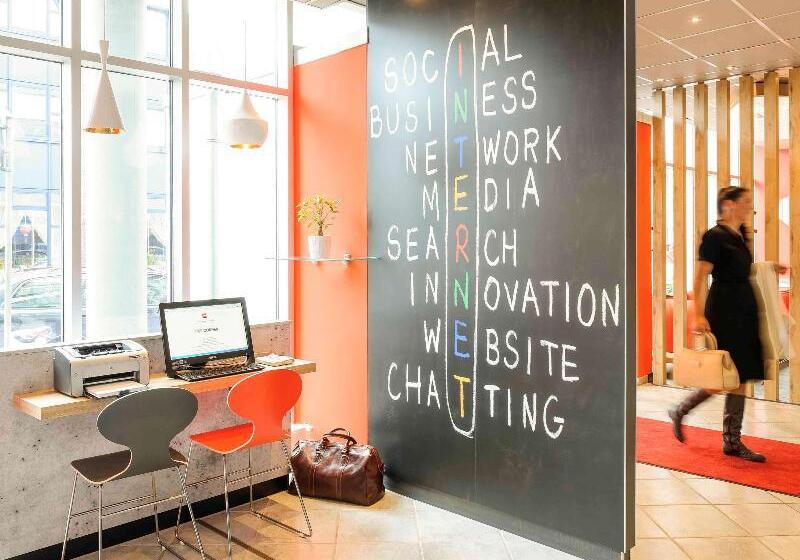 בית מלון כפרי Ibis Luebeck City