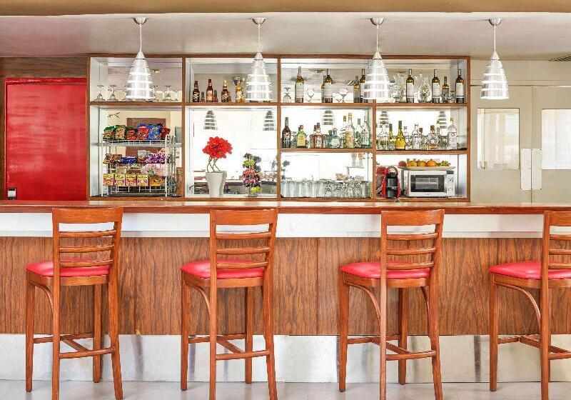 Отель Ibis Monterrey Aeropuerto