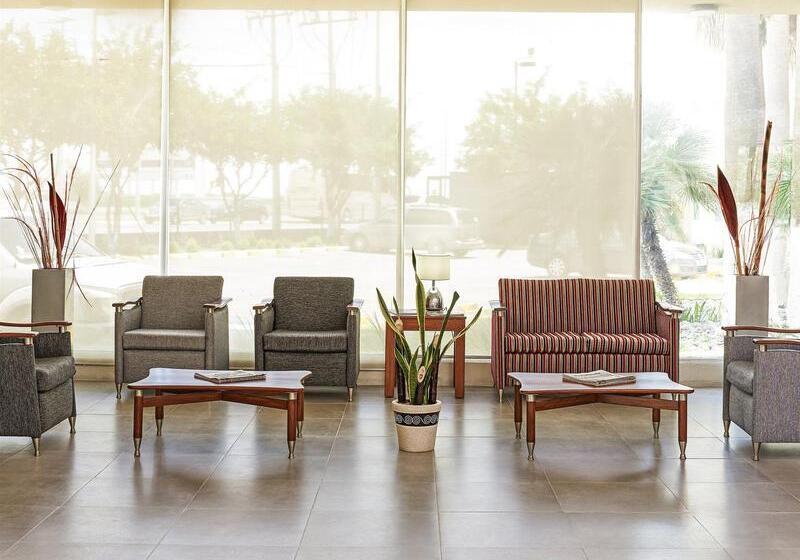 Отель Ibis Monterrey Aeropuerto
