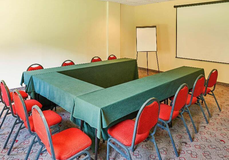 Отель Ibis Monterrey Aeropuerto