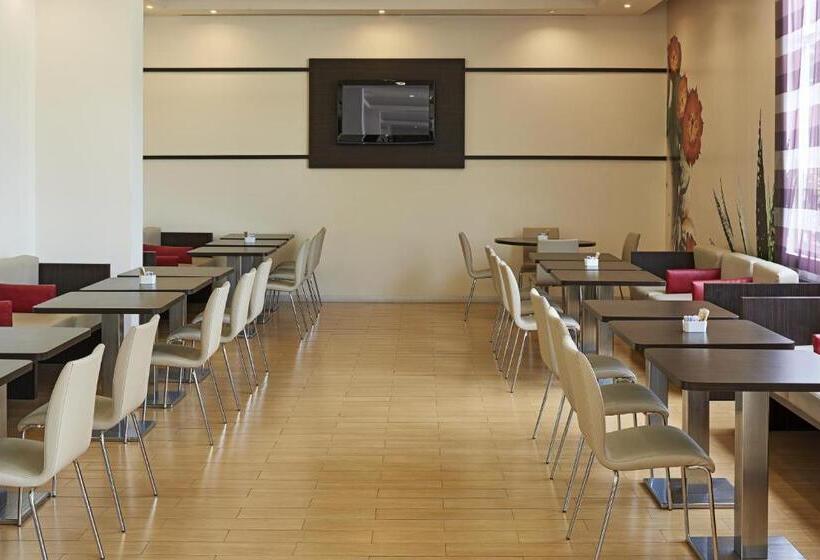 ホテル Ibis Monterrey Valle