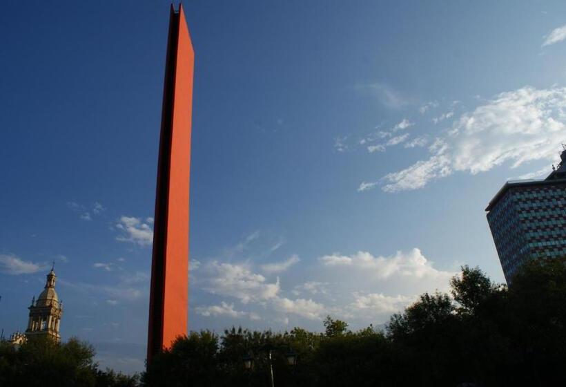 ホテル Ibis Monterrey Valle