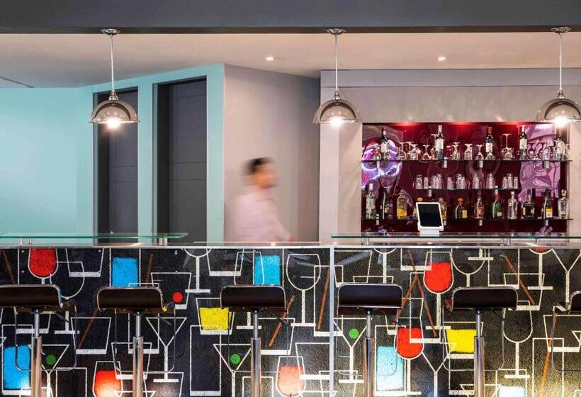 ホテル Ibis Monterrey Valle