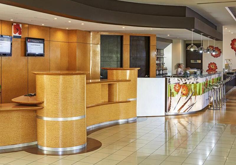 ホテル Ibis Monterrey Valle