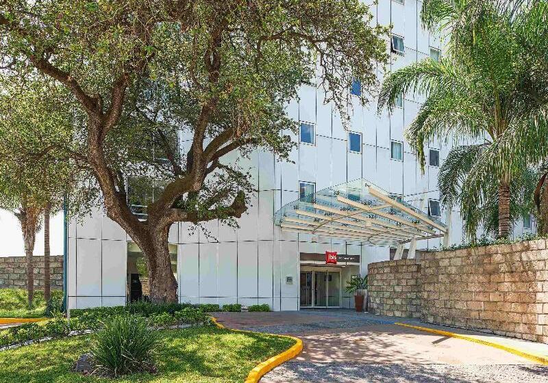 ホテル Ibis Monterrey Valle