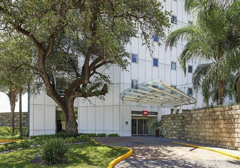 ホテル Ibis Monterrey Valle