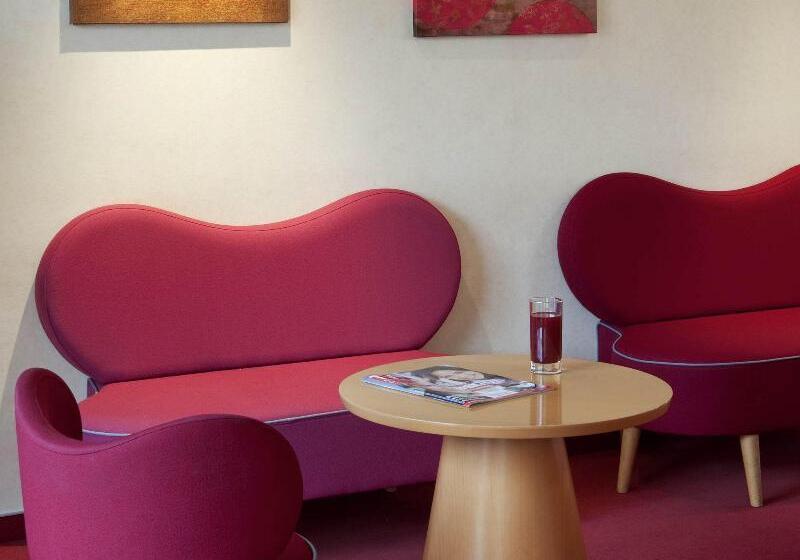 Отель Ibis Styles Pontivy Centre Bretagne