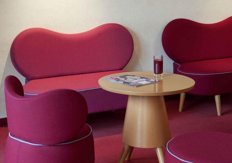 Отель Ibis Styles Pontivy Centre Bretagne