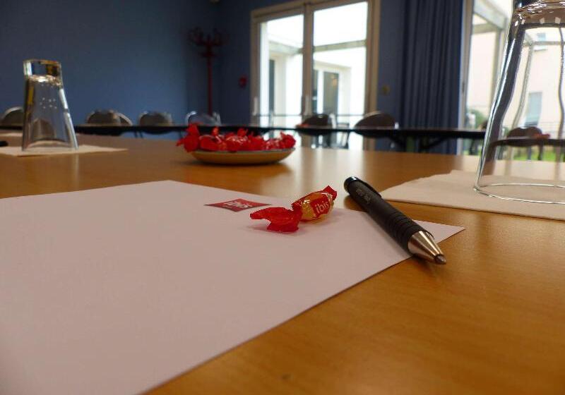 Отель Ibis Styles Pontivy Centre Bretagne