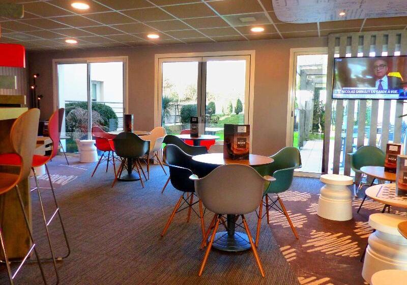 Отель Ibis Styles Pontivy Centre Bretagne