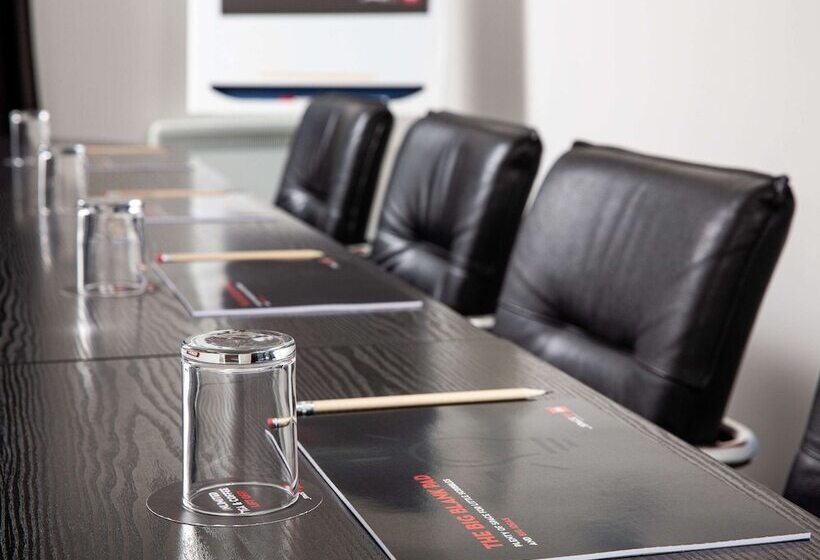 هتل Ibis Rugby East