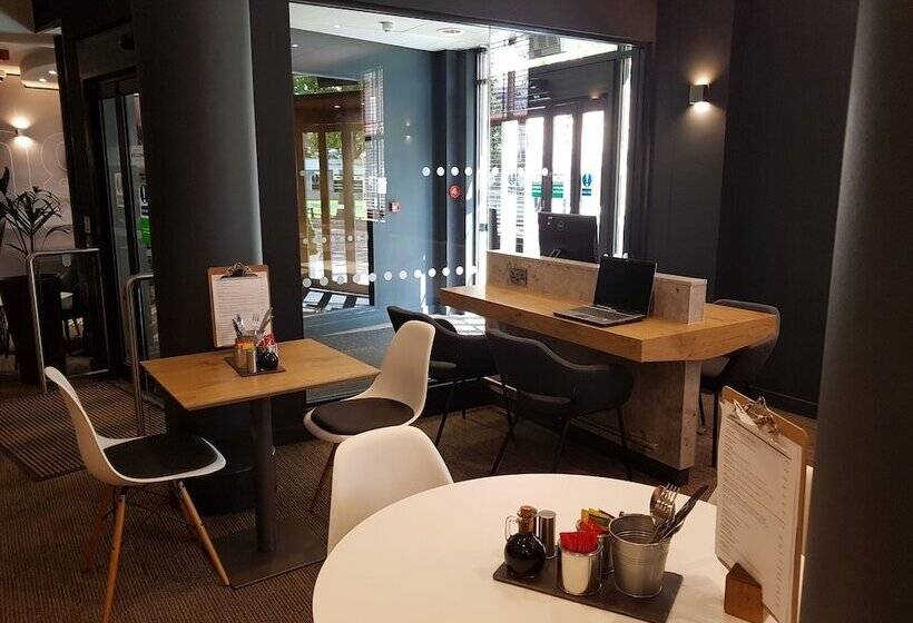 בית מלון כפרי Ibis Sheffield City