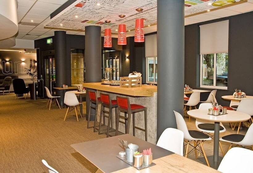 בית מלון כפרי Ibis Sheffield City