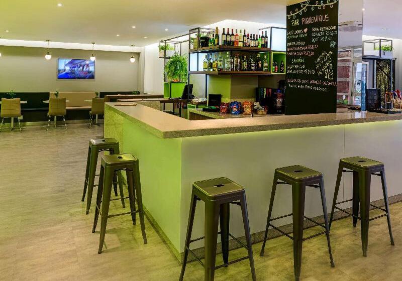 בית מלון כפרי Ibis Styles Curitiba Centro Civico