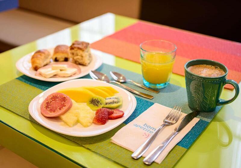 בית מלון כפרי Ibis Styles Curitiba Centro Civico