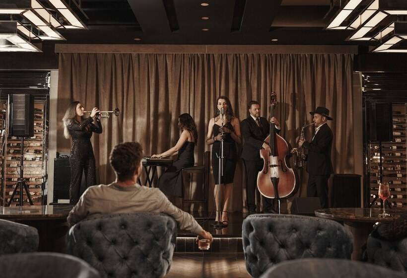 هتل Jumeirah Emirates Towers Dubai