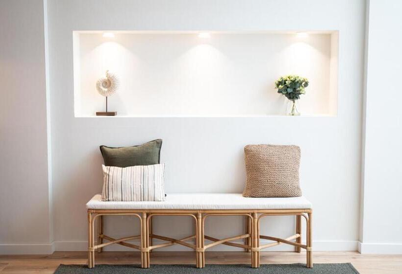 Отель Rooms By Jova