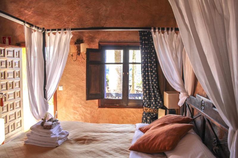 هتل Masia Sumidors