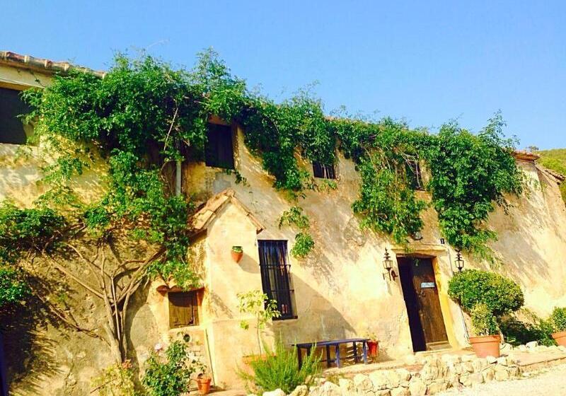 هتل Masia Sumidors