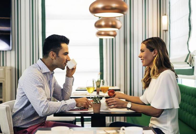 Отель Mercure Jardines De Albia