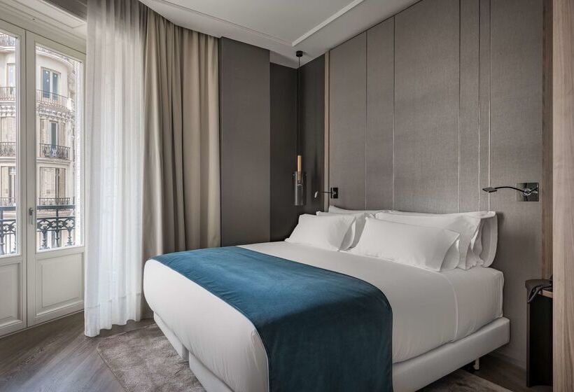 فندق NH Collection Madrid Gran Via