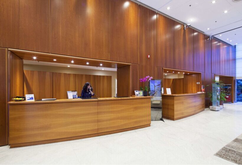 فندق NH Torino Lingotto Congress