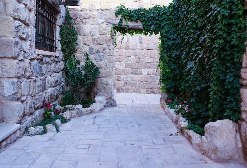 هتل Old Village Resort