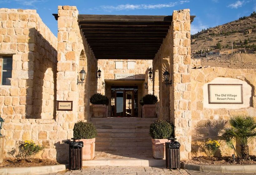 هتل Old Village Resort