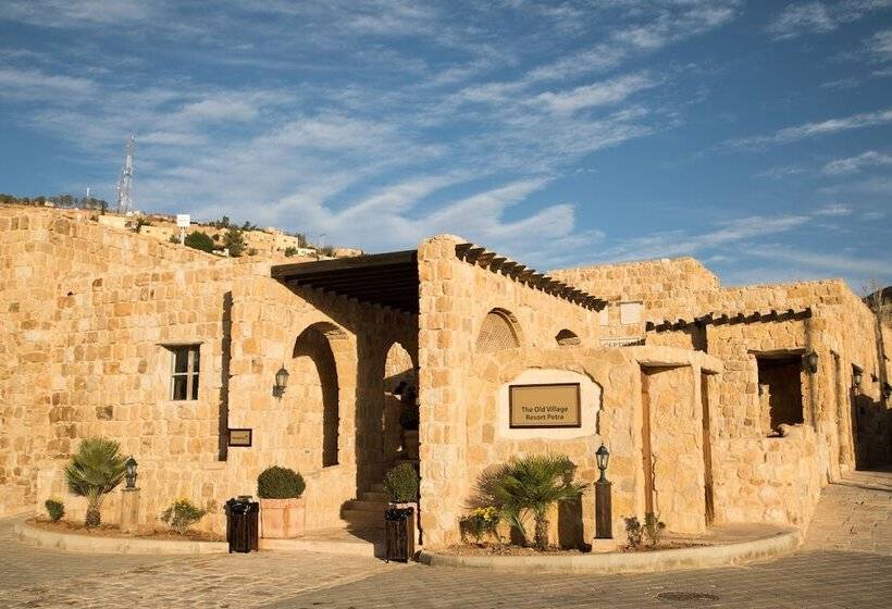 هتل Old Village Resort