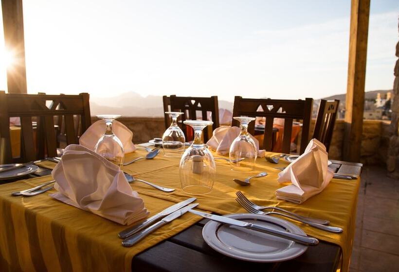 هتل Old Village Resort