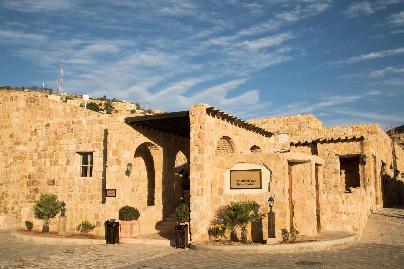 هتل Old Village Resort