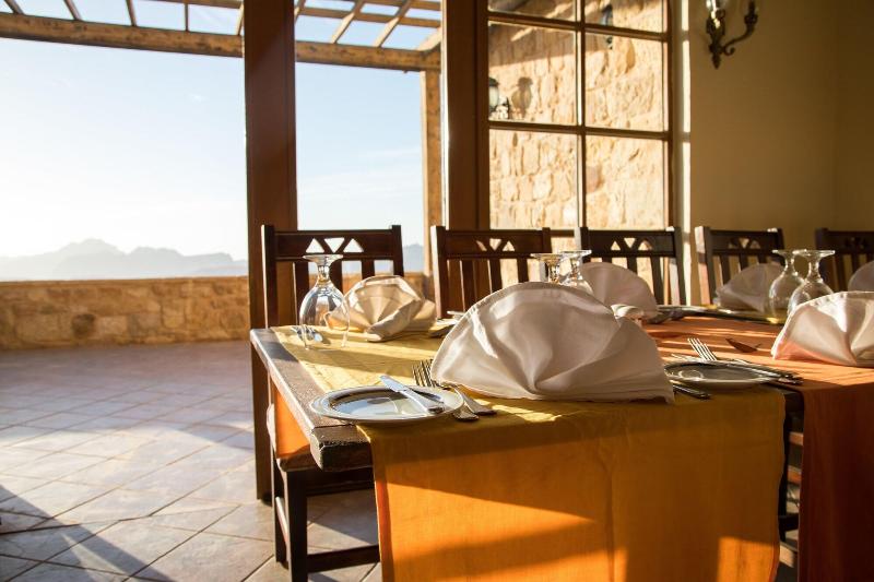 هتل Old Village Resort