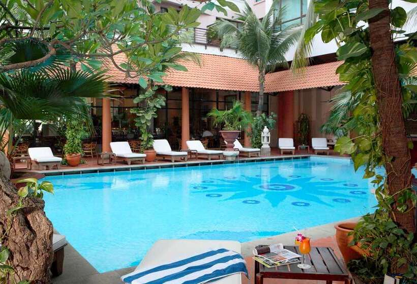 Отель Parkroyal Saigon