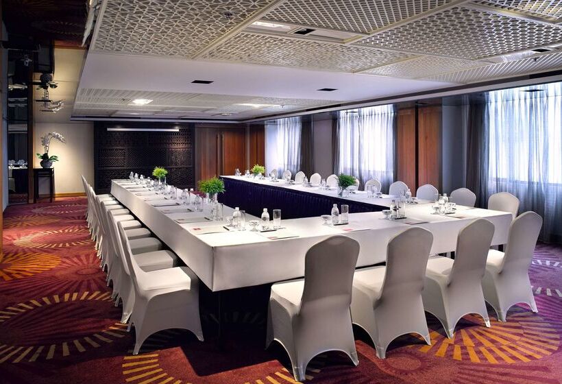 Отель Parkroyal Saigon